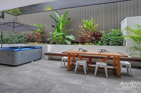 Property photo of 3/25 Wooloowin Avenue Wooloowin QLD 4030
