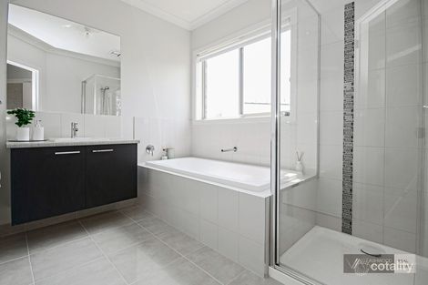 Property photo of 11 Len Cook Drive Eastwood VIC 3875