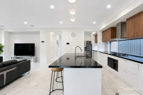 Property photo of 5 Noyce Way Rockbank VIC 3335