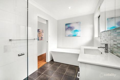 Property photo of 11 Jalna Avenue Figtree NSW 2525