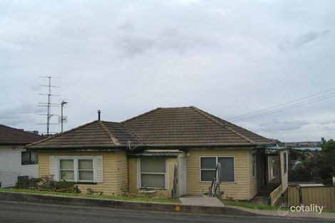 25 St Cloud Cres, Lake Heights, NSW 2502