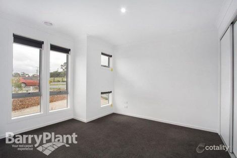 Property photo of 38 Cascade Way Pakenham VIC 3810