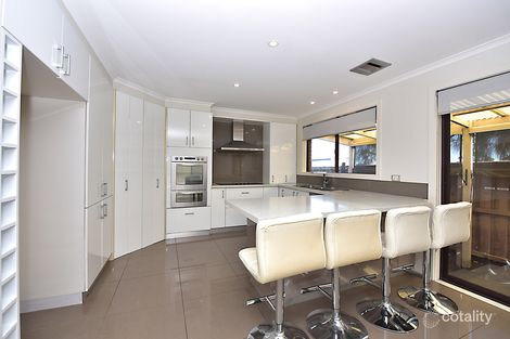 Property photo of 2 Wyndarra Crescent Dingley Village VIC 3172