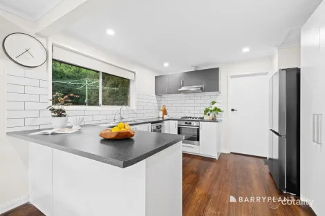 Property photo of 2/2 Lance Road Bayswater VIC 3153