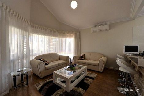 Property photo of 8 Grevillea Rise Halls Head WA 6210
