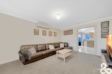 Property photo of 13 Benz Close Mill Park VIC 3082