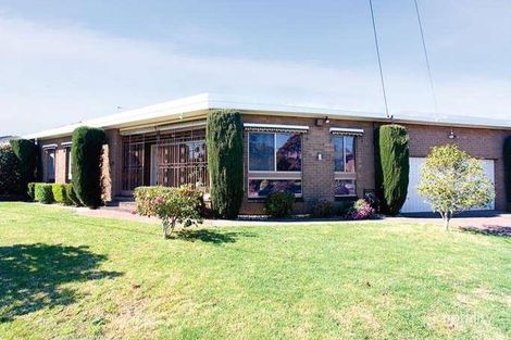 10 Woodvale Cl, Essendon, VIC 3040