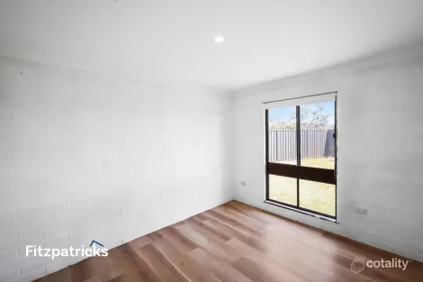 Property photo of 5 Derna Place Ashmont NSW 2650