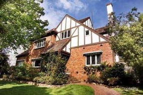 Property photo of 16 Yarradale Road Toorak VIC 3142