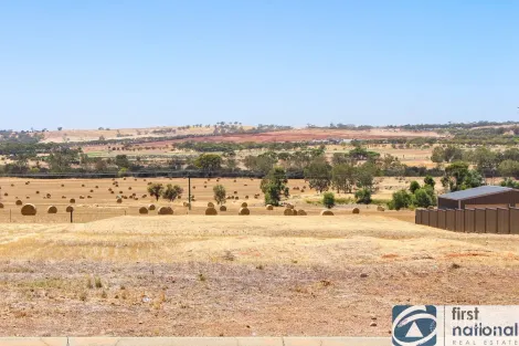 Property photo of 6 Fairway Bend Northam WA 6401