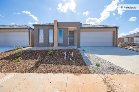 60 Toolern Waters Dr, Weir Views, VIC 3338