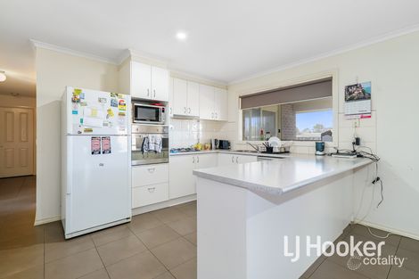 Property photo of 71 Red Gum Circuit Pakenham VIC 3810