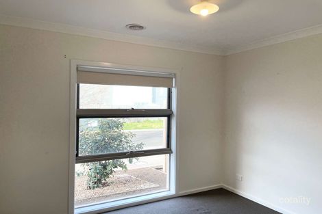 Property photo of 32 Forrester Grove Fraser Rise VIC 3336