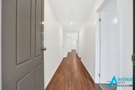 Property photo of 33 Grassbird Drive Point Cook VIC 3030