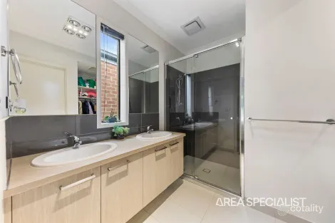 Property photo of 44 Strettle Crescent Cranbourne North VIC 3977