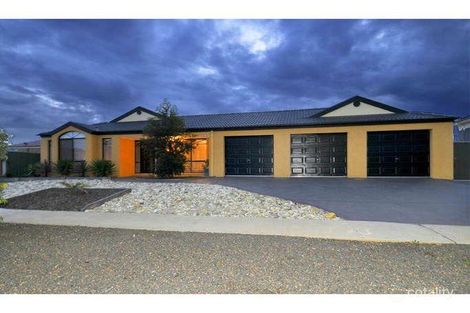 3 Omeo Tce, Manor Lakes, VIC 3024