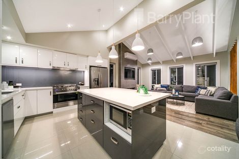 Property photo of 11 Alfred Grove Emerald VIC 3782