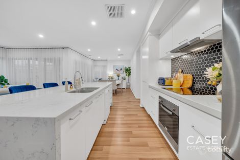 Property photo of 17 Black Wattle Way Cranbourne VIC 3977