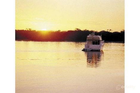 Property photo of 62 Knightsbridge Parade East Paradise Point QLD 4216