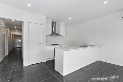 Property photo of 16 Keira Circuit Werribee VIC 3030