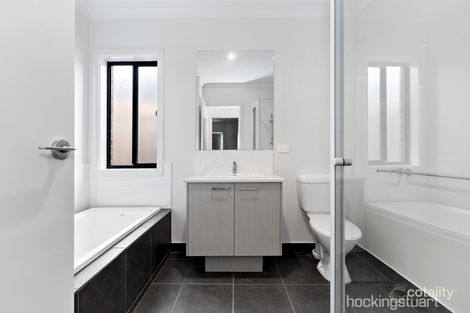 Property photo of 16 Keira Circuit Werribee VIC 3030