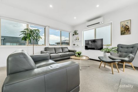 Property photo of 8 Wallflower Close Craigieburn VIC 3064