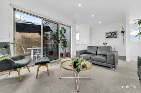 Property photo of 8 Wallflower Close Craigieburn VIC 3064