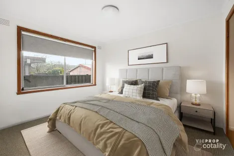 2/17 Dunne St, Kingsbury, VIC 3083