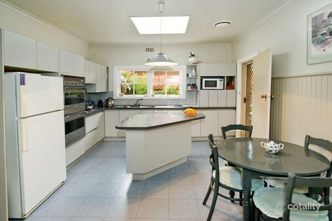 Property photo of 4 Connell Court Balwyn VIC 3103