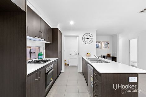 Property photo of 16 Dingo Street Point Cook VIC 3030