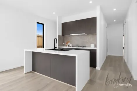 Property photo of 21 Waterside Boulevard Wollert VIC 3750