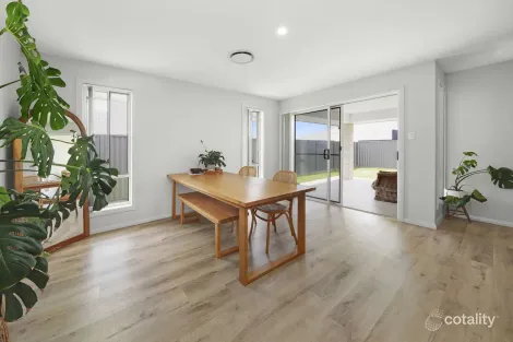 Property photo of 43 Neave Way Thrumster NSW 2444