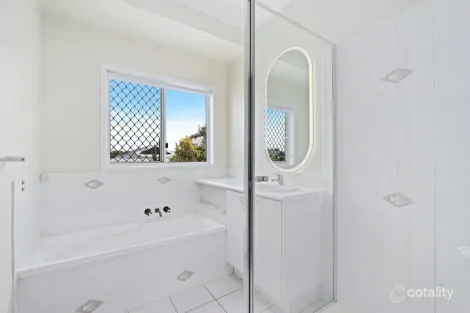 Property photo of 59 Cabana Boulevard Benowa QLD 4217