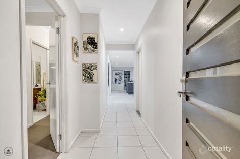 Property photo of 28 Wolomina Crescent Werribee VIC 3030