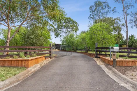 27 Dodemaide Cct, Merrimu, VIC 3340