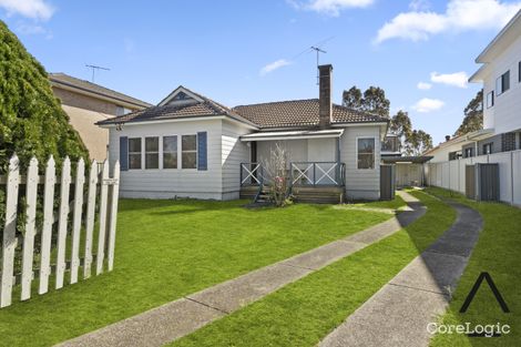 Property photo of 8 Anzac Mews Wattle Grove NSW 2173