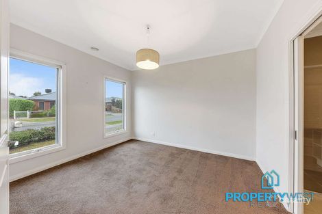 Property photo of 14 Bridgewater Avenue Eynesbury VIC 3338