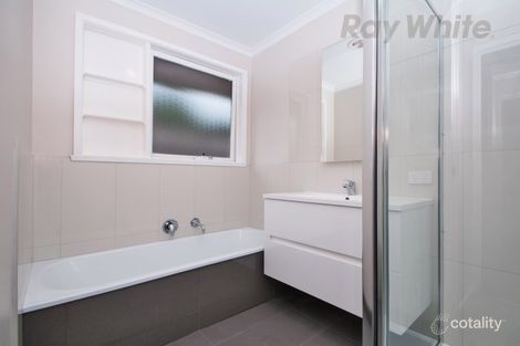 33 Churchill Dr, Mooroolbark, VIC 3138