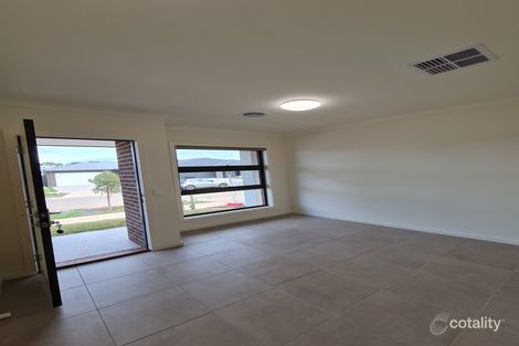 Property photo of 64 Cinnamara Circuit Tarneit VIC 3029