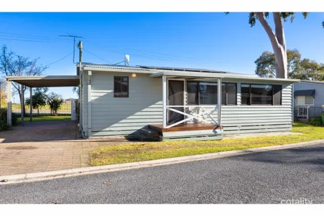 Property photo of 6 Spotted Gum Drive Lake Hume Village NSW 3691