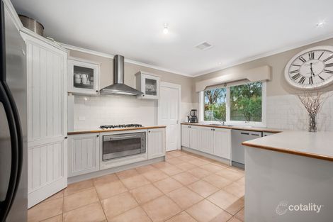 Property photo of 2 Geebung Place Doreen VIC 3754