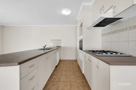 Property photo of 43 Bowral Loop Craigieburn VIC 3064