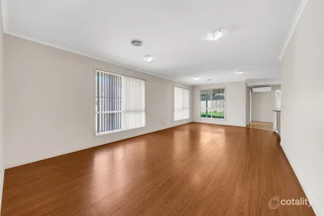 Property photo of 43 Bowral Loop Craigieburn VIC 3064