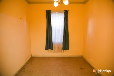 Property photo of 24 Hay Street Oakey Park NSW 2790