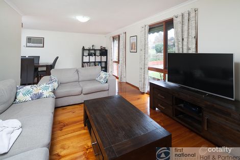 Property photo of 32 Denton Drive Endeavour Hills VIC 3802
