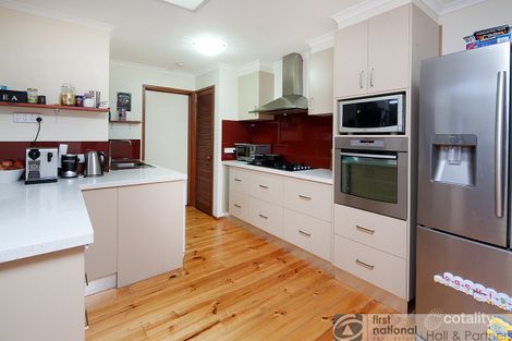 Property photo of 32 Denton Drive Endeavour Hills VIC 3802