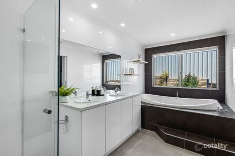 Property photo of 11 Newland Court Craigburn Farm SA 5051