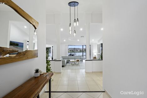 Property photo of 18 Champagne Boulevard Helensvale QLD 4212