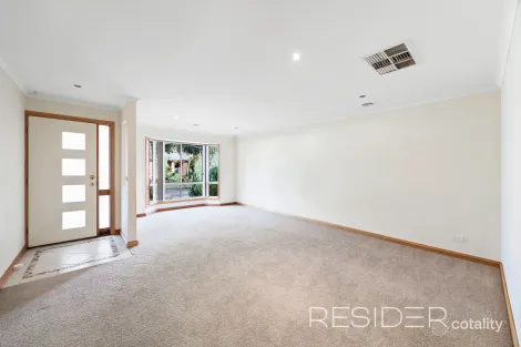 Property photo of 28 Jindabyne Avenue South Morang VIC 3752