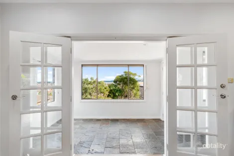 Property photo of 193 Flagstaff Road Lake Heights NSW 2502